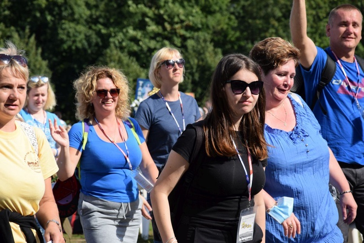 38. PPT - grupy 9 i 10, wejście