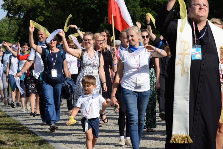 38. PPT - grupa 12, wejście