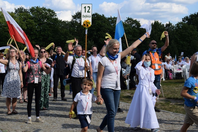 38. PPT - grupa 12, wejście