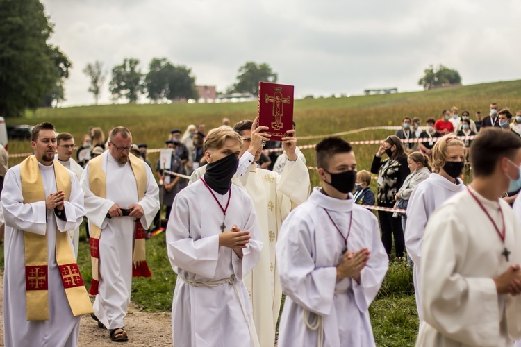 Młodzi przyszli do Matki