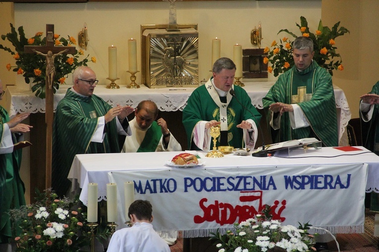 Transmisja niedzielnej, "solidarnościowej" Mszy św.