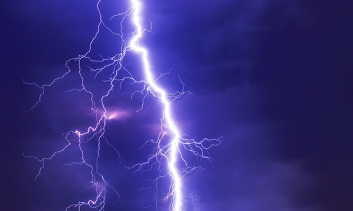 Śląskie. Alert najwyższego stopnia. IMGW ostrzega przed burzami z gradem, "możliwa trąba powietrzna"