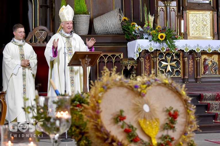 Strzegom. Dożynki gminne z biskupem seniorem