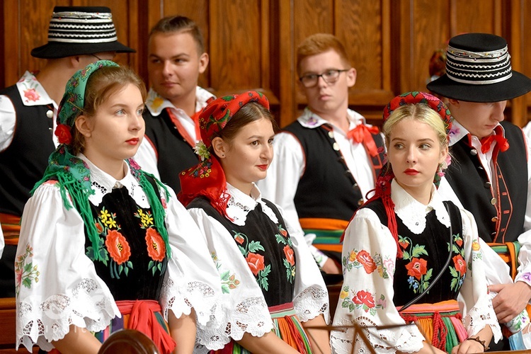 Strzegom. Dożynki gminne z biskupem seniorem