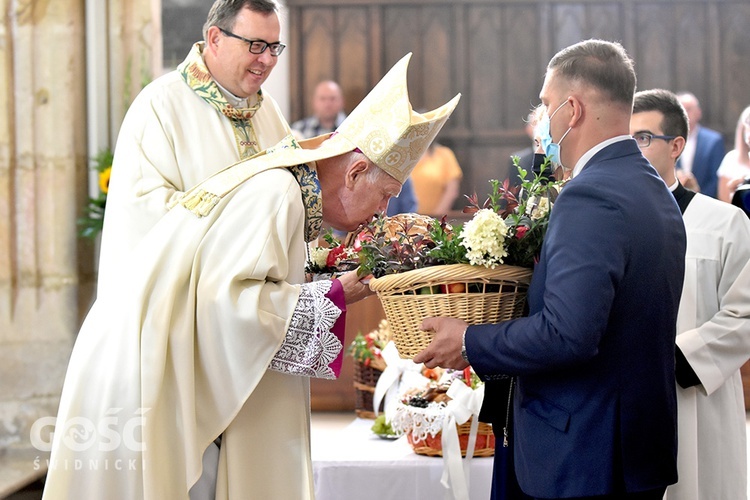 Strzegom. Dożynki gminne z biskupem seniorem