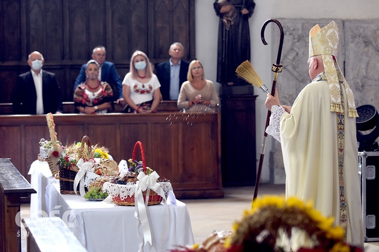 Strzegom. Dożynki gminne z biskupem seniorem