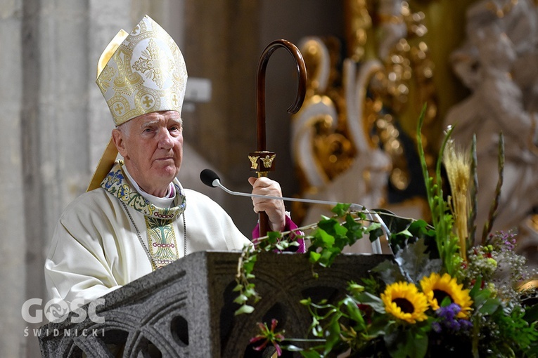 Strzegom. Dożynki gminne z biskupem seniorem