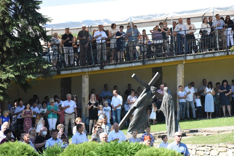 Abp Mokrzycki w Pasierbcu