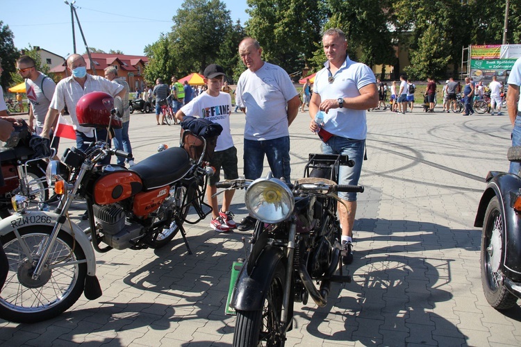 Zlot starych motocykli w Grębowie.