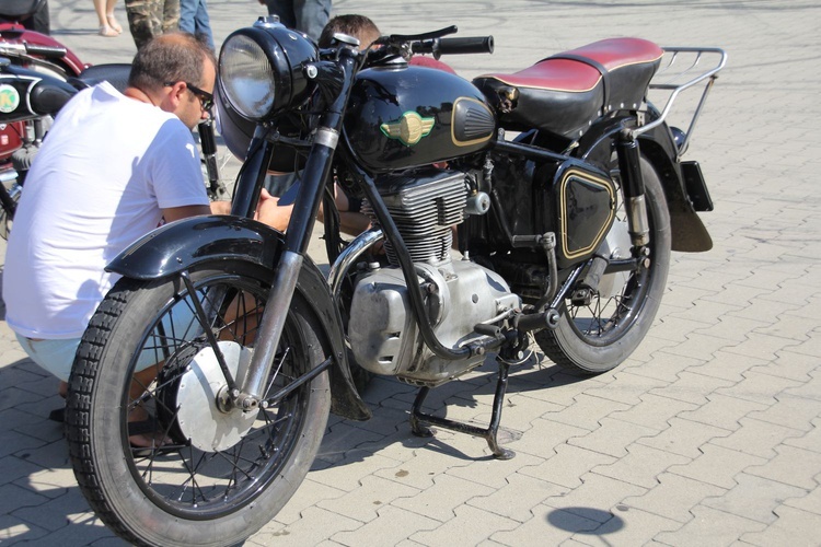 Zlot starych motocykli w Grębowie.