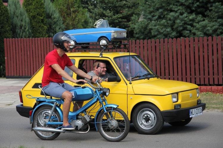 Parada pojazdów w Rozalinie