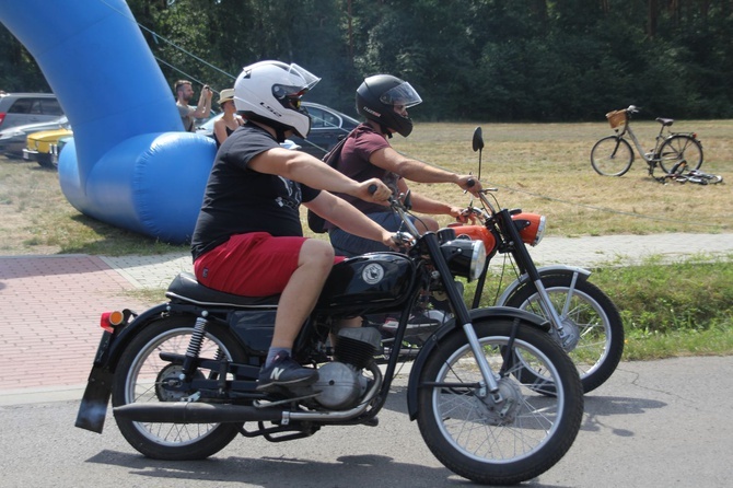 Parada pojazdów w Rozalinie