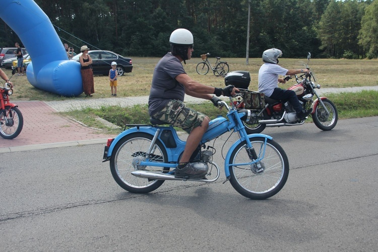 Parada pojazdów w Rozalinie