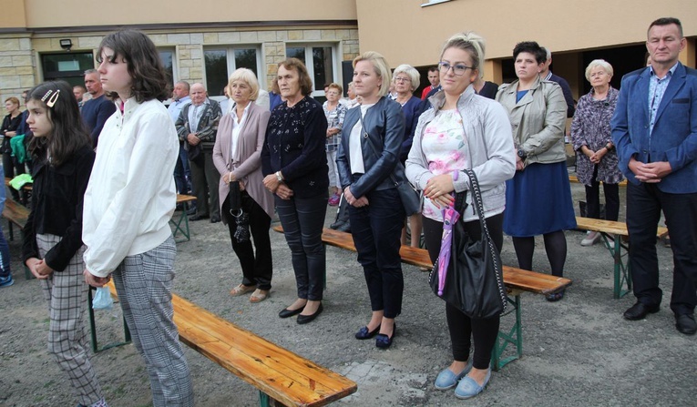 Początek roku szkolnego 2020/21 ze św. Janem Pawłem II w Porąbce-Kozubniku