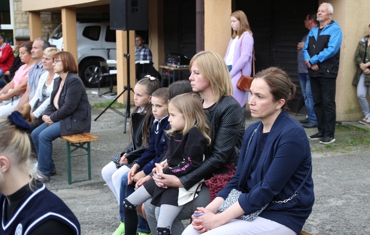 Początek roku szkolnego 2020/21 ze św. Janem Pawłem II w Porąbce-Kozubniku