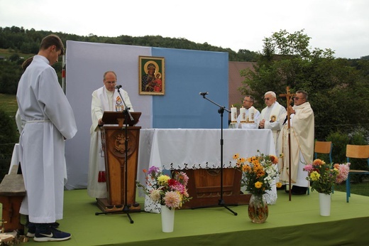 Początek roku szkolnego 2020/21 ze św. Janem Pawłem II w Porąbce-Kozubniku