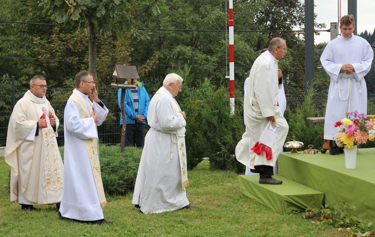 Początek roku szkolnego 2020/21 ze św. Janem Pawłem II w Porąbce-Kozubniku
