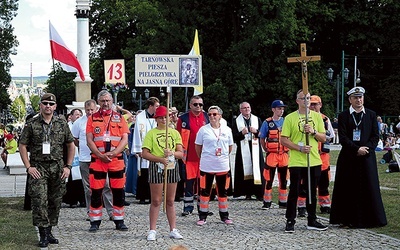 ►	Jako pierwsza w tym roku na Jasną Górę wchodziła grupa 13.