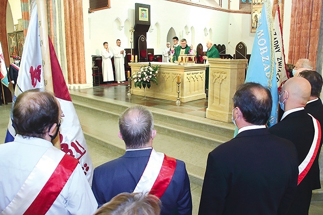 ▲	Biskup Zadarko przekonywał, że solidarnościowy etos jest nierozłącznie związany z krzyżem Chrystusa.