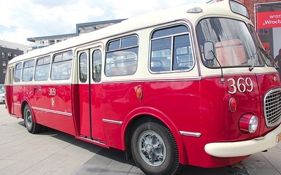 „Ogórek” – symbol rozpoczęcia strajku w Zajezdni nr VII. Takim autobusem zatarasował wjazd na teren zakładu Tomasz Surowiec.