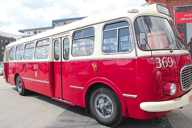 „Ogórek” – symbol rozpoczęcia strajku w Zajezdni nr VII. Takim autobusem zatarasował wjazd na teren zakładu Tomasz Surowiec.