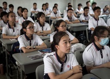 Wuhan: Pierwszy dzień szkoły bez... maseczek
