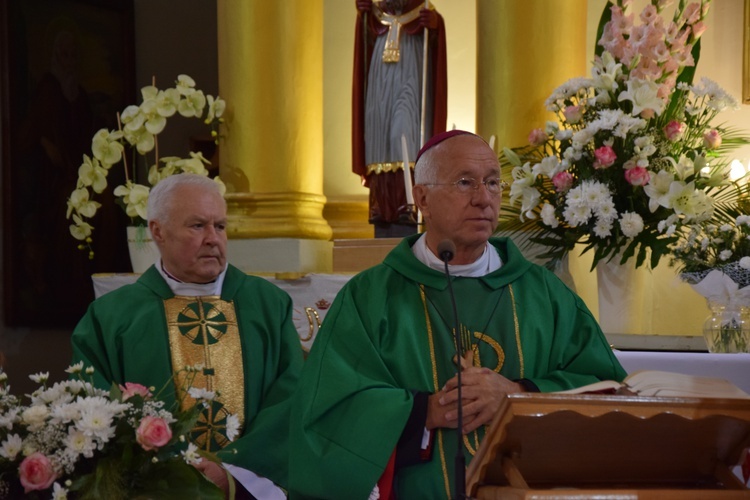 Inaugurację roku rozpoczęto uroczystą Eucharystią pod przewodnictwem bp. Dziuby.