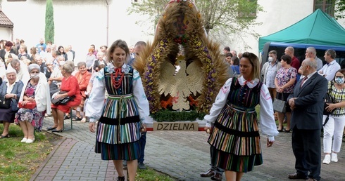 Tegoroczne dożynki przygotowali mieszkańcy wioski Dzielna.