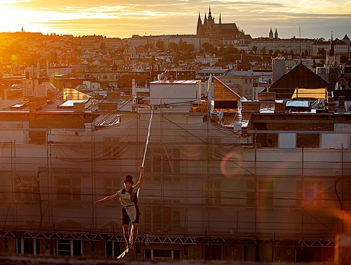 Akrobatka balansująca na linie w stolicy Czech.
25.08.2020 Praga