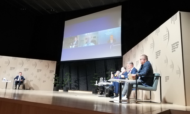 Katowice. Europejski Kongres Gospodarczy wystartował w formie hybrydowej. Jak pomóc małym i średnim firmom?