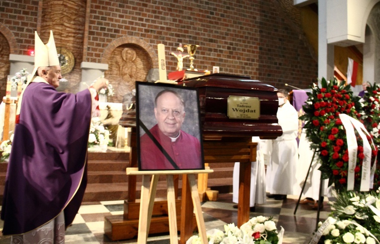 Msza św. pogrzebowa śp. ks. prał. Tadeusza Wojdata 