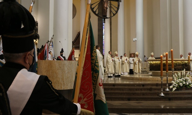 Abp W. Skworc: Solidarność przypomniała, że człowiek to istota mająca prawo mieć prawa