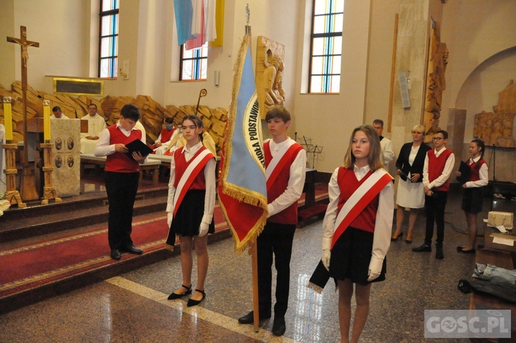 Poświęcenie sztandaru Katolickiej Szkoły Podstawowej im. św. Jana Pawła II w Gorzowie Wlkp.