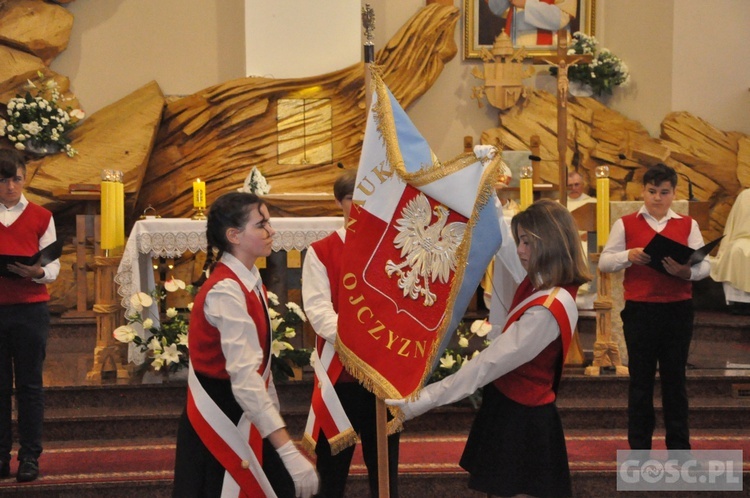 Poświęcenie sztandaru Katolickiej Szkoły Podstawowej im. św. Jana Pawła II w Gorzowie Wlkp.