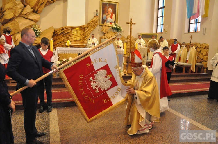 Poświęcenie sztandaru Katolickiej Szkoły Podstawowej im. św. Jana Pawła II w Gorzowie Wlkp.