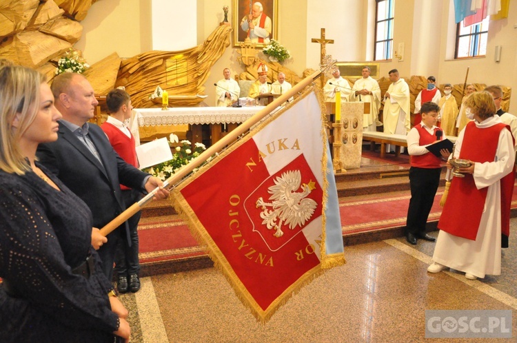 Poświęcenie sztandaru Katolickiej Szkoły Podstawowej im. św. Jana Pawła II w Gorzowie Wlkp.