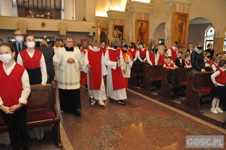 Poświęcenie sztandaru Katolickiej Szkoły Podstawowej im. św. Jana Pawła II w Gorzowie Wlkp.