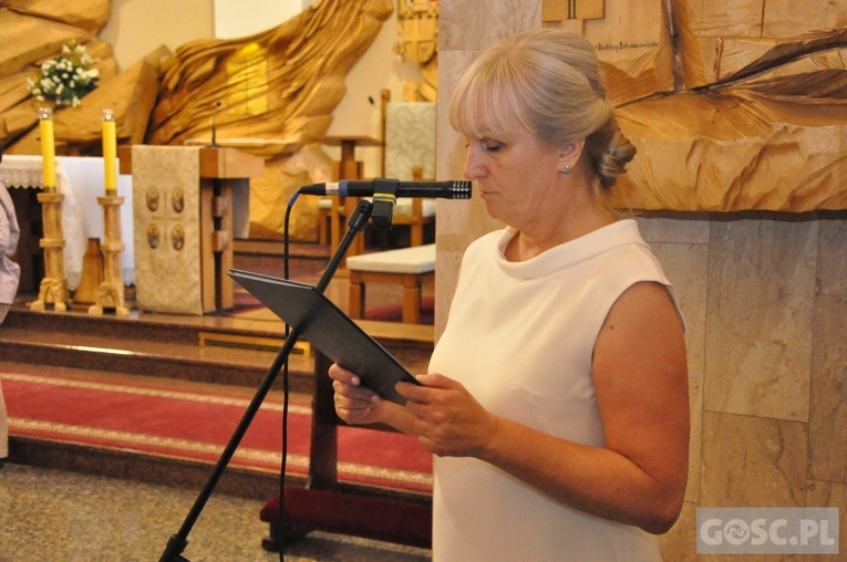 Poświęcenie sztandaru Katolickiej Szkoły Podstawowej im. św. Jana Pawła II w Gorzowie Wlkp.