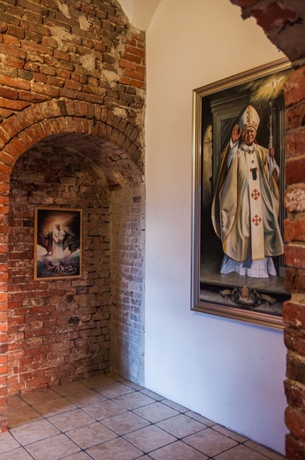 Papieskie portrety w Starym Opactwie  
