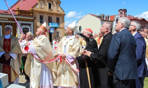 Odsłonięcie pomnika św. Bilczewskiego.