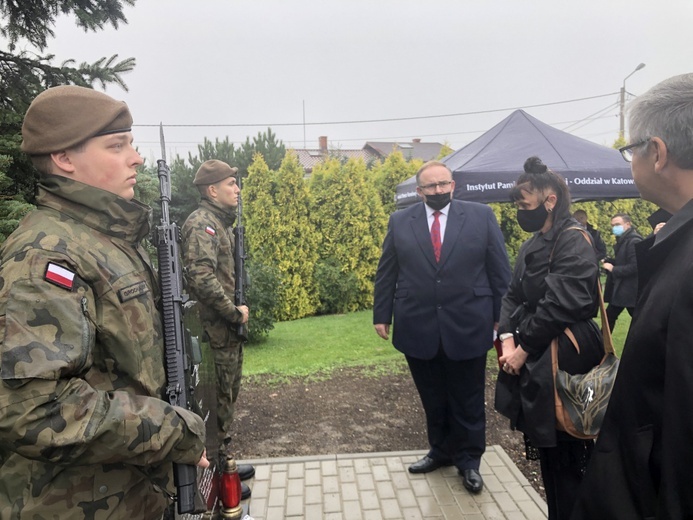 Odsłonięcie obelisku upamiętniającego żołnierzy "Bartka" poległych w Łazach