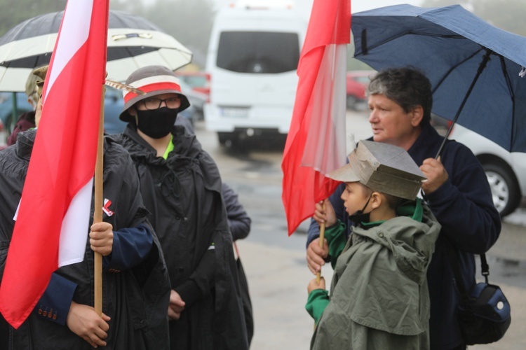 Odsłonięcie obelisku upamiętniającego żołnierzy "Bartka" poległych w Łazach