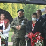 Odsłonięcie obelisku upamiętniającego żołnierzy "Bartka" poległych w Łazach