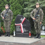 Odsłonięcie obelisku upamiętniającego żołnierzy "Bartka" poległych w Łazach