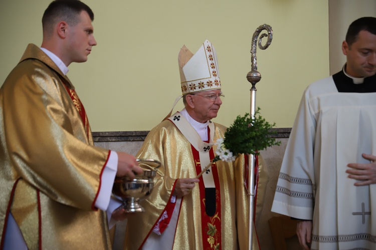 Konsekracja kościoła Matki Bożej Królowej Polski w Łętowem