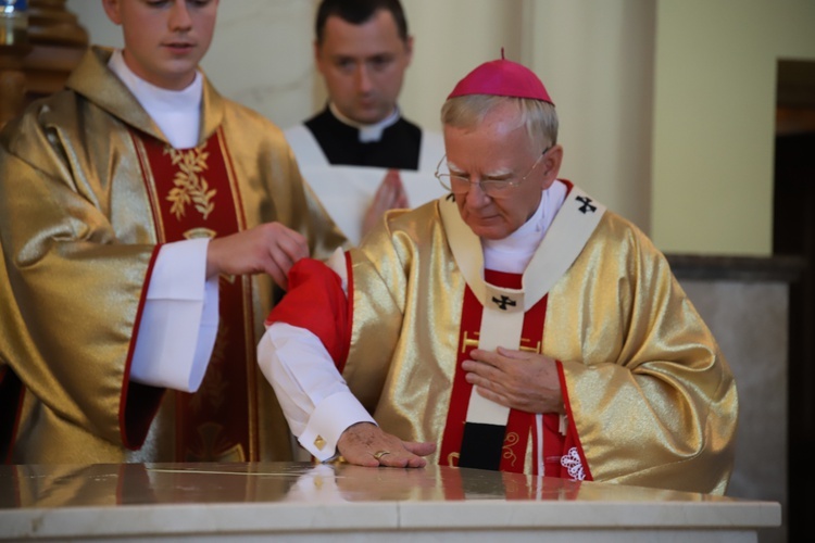 Konsekracja kościoła Matki Bożej Królowej Polski w Łętowem