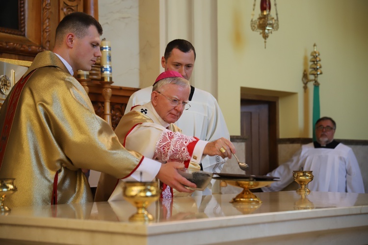 Konsekracja kościoła Matki Bożej Królowej Polski w Łętowem