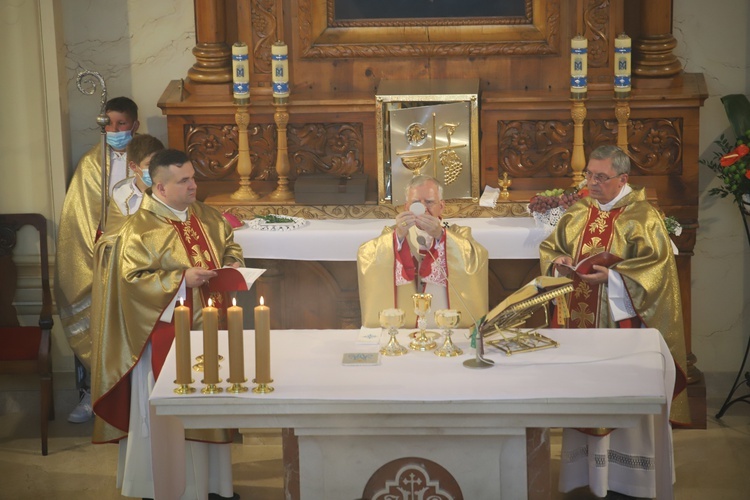 Konsekracja kościoła Matki Bożej Królowej Polski w Łętowem