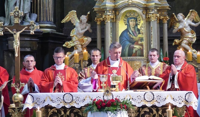 Bp Roman Pindel przewodniczył Mszy św. w cieszyńskim kościele św. Marii Magdaleny.