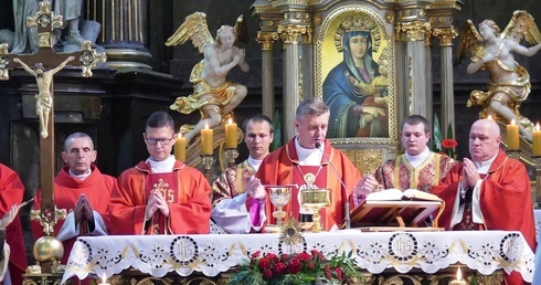 Bp Roman Pindel przewodniczył Mszy św. w cieszyńskim kościele św. Marii Magdaleny.